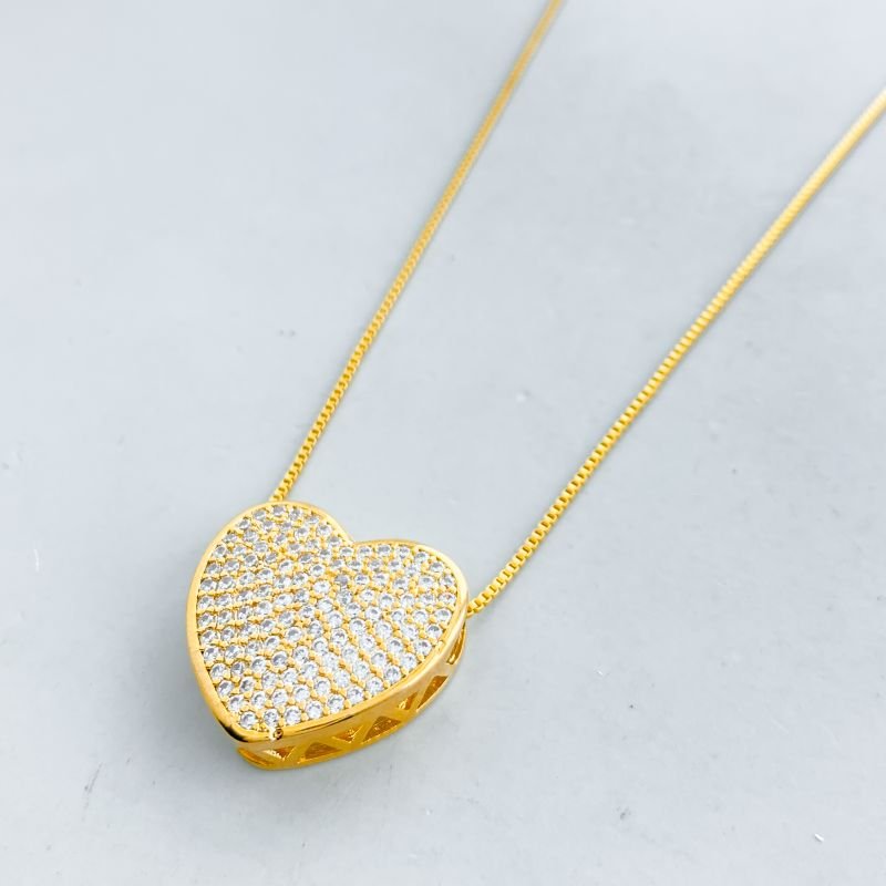 Colar Banho Diamante Coração Cravejado Grande Lateral Triangulos Vazados