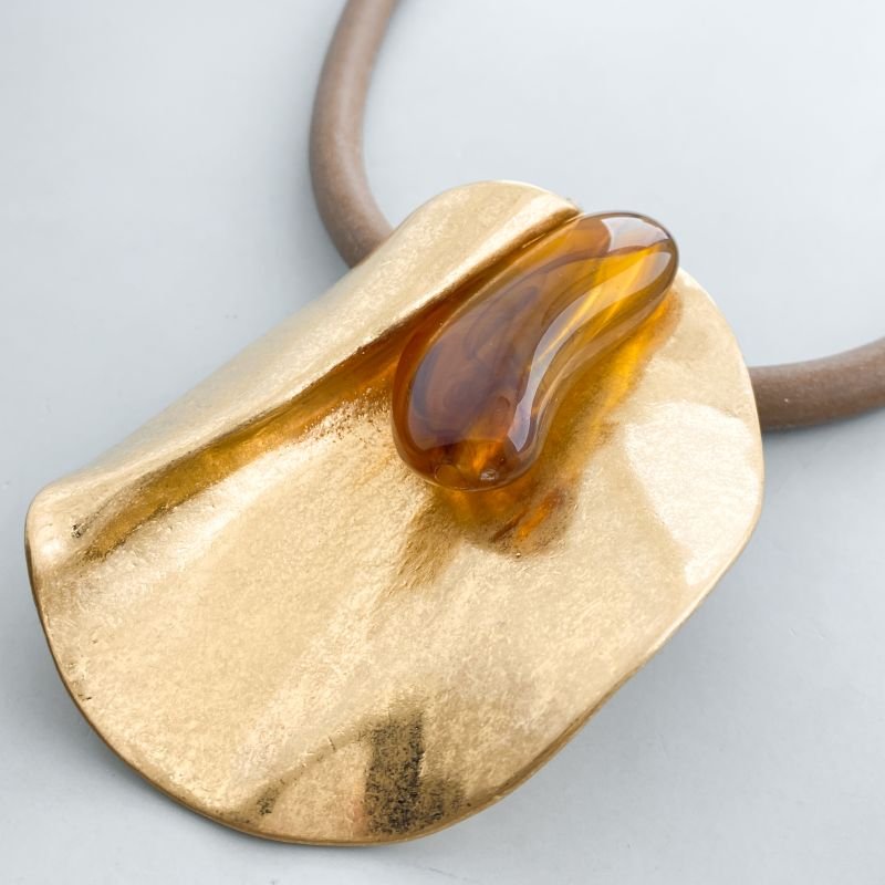 Colar Banho Diamante Emborrachado com Chapa Oval Acetinado e Pedra Acrílica