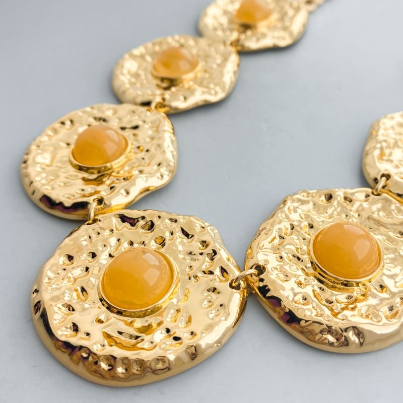 Colar Banho Diamante Orgânico Redondos Craquelados Miolo Acrílico