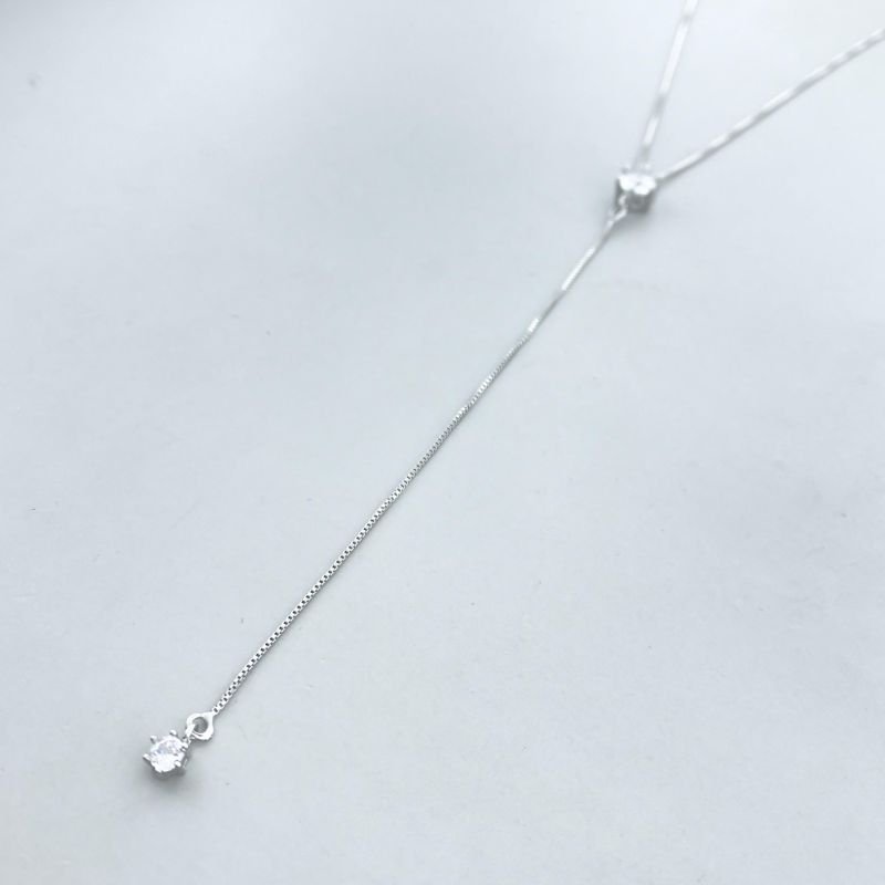 Colar Banho Ouro Branco Gravatinha Ponto de Luz com 2 Pedras Zircônias Delicado Minimalista