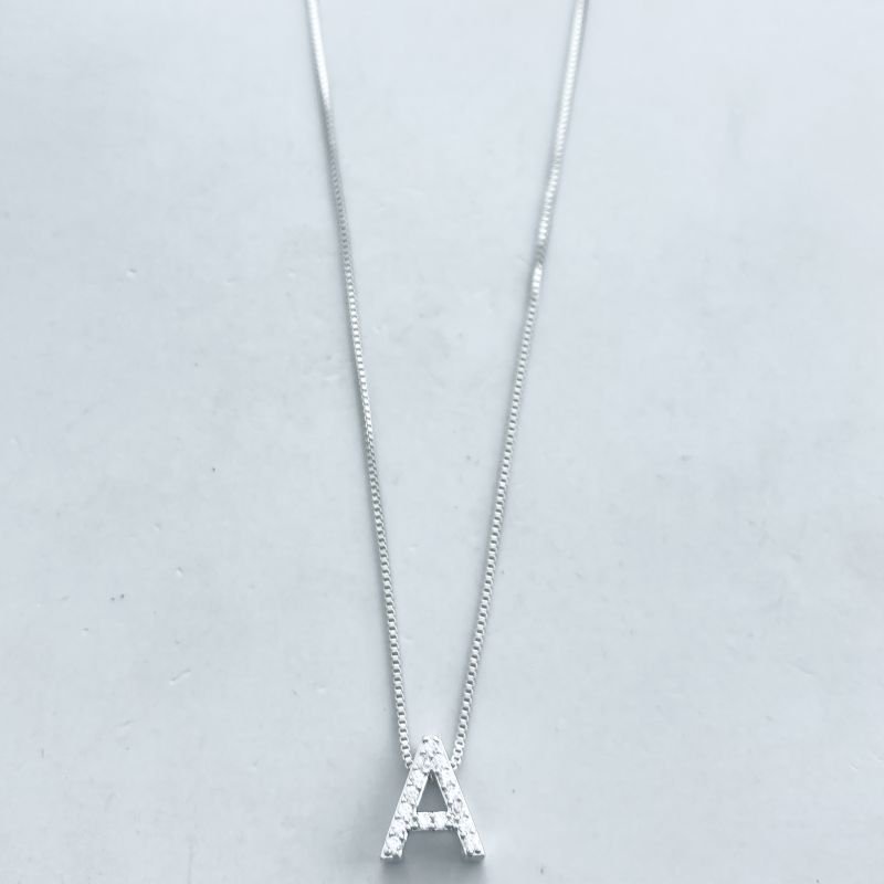 Colar Banho Ouro Branco Letra Cravejada