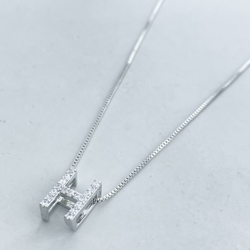 Colar Banho Ouro Branco Letra Cravejada