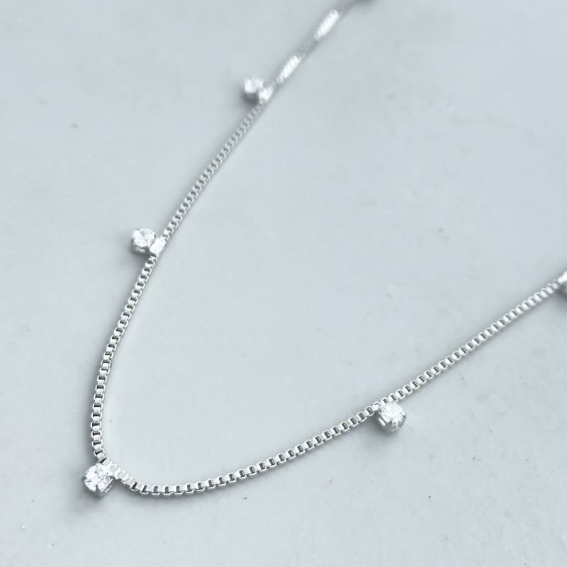 Colar Banho Ouro Branco Longo 14 Pedrinhas Delicado