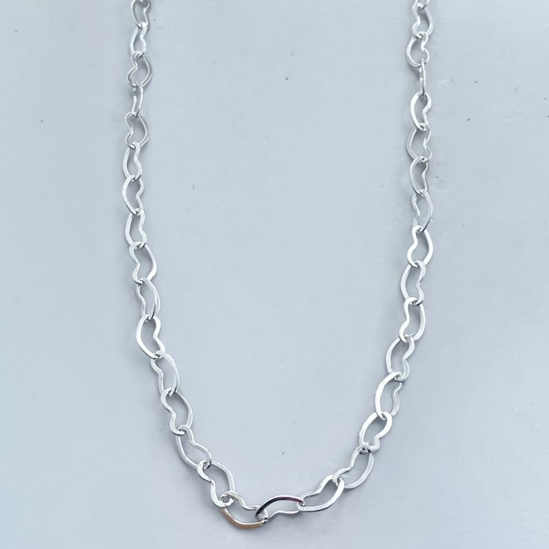 Colar Banho Ouro Oranco Choker com Elos de Corações Médio