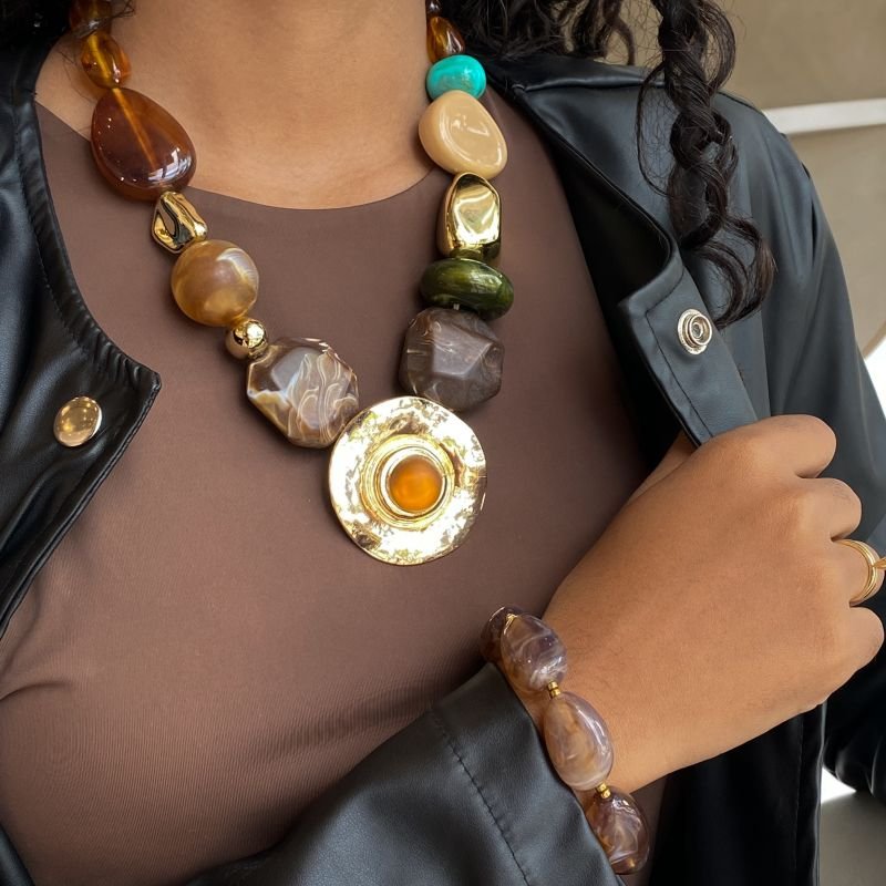 Colar Bijuteria Artesanal Pedras Acrílicas Medalha Maximalista Boho Chic