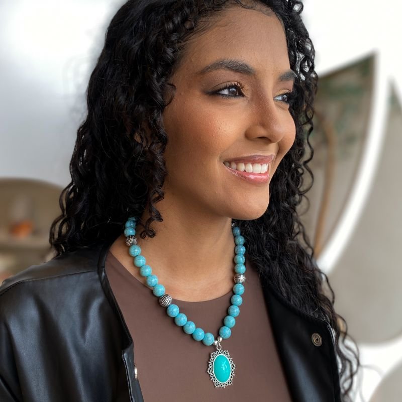 Colar Bijuteria Bolas Acrilícas Medalha Oval Boho Chic