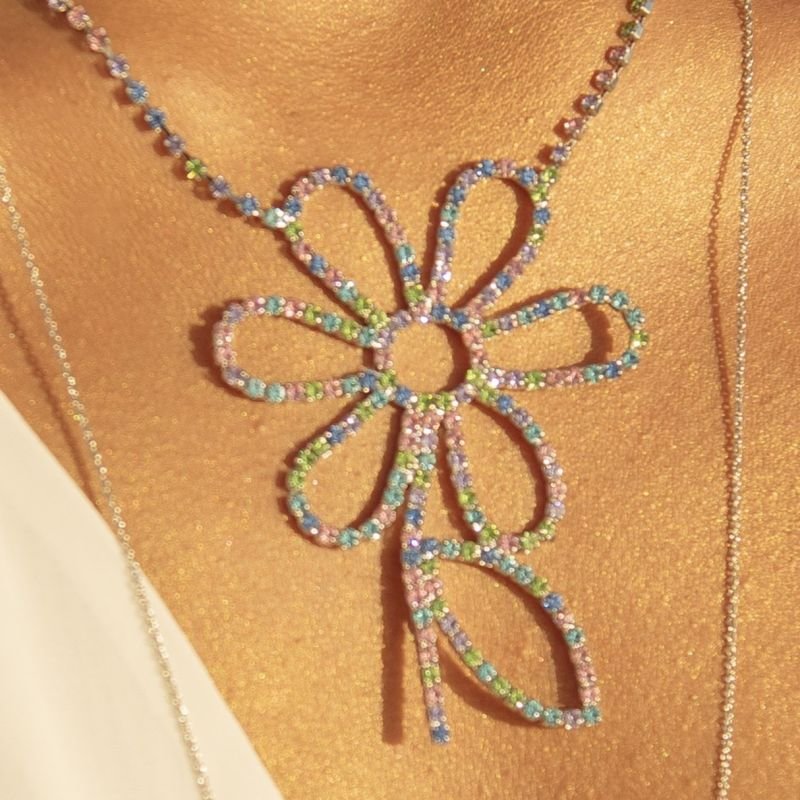Colar bijuteria flor vazada strass colorido