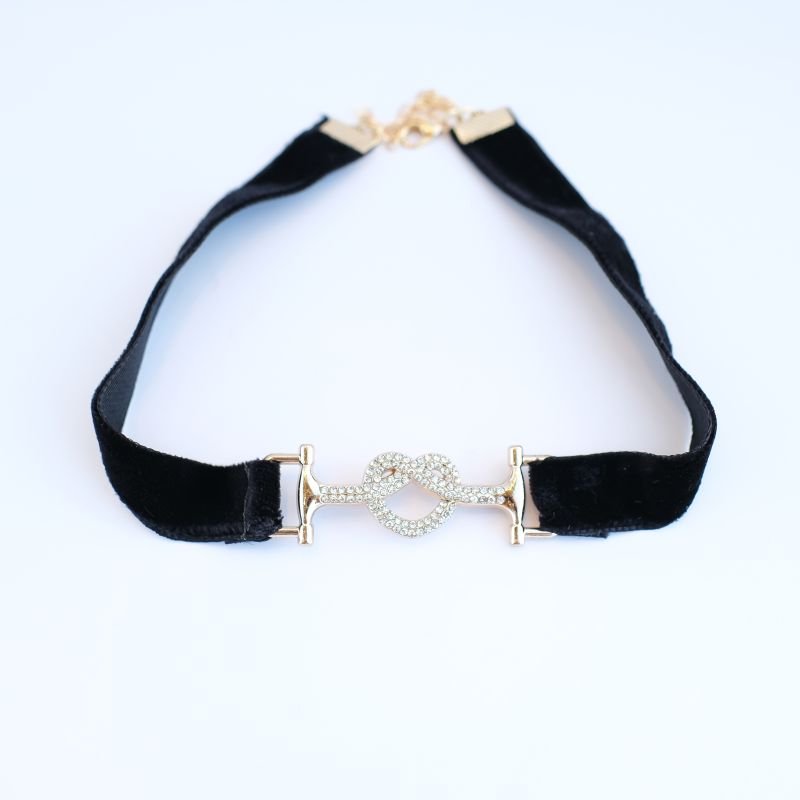 Colar Bijuteria veludo coração entrelaçado vazado