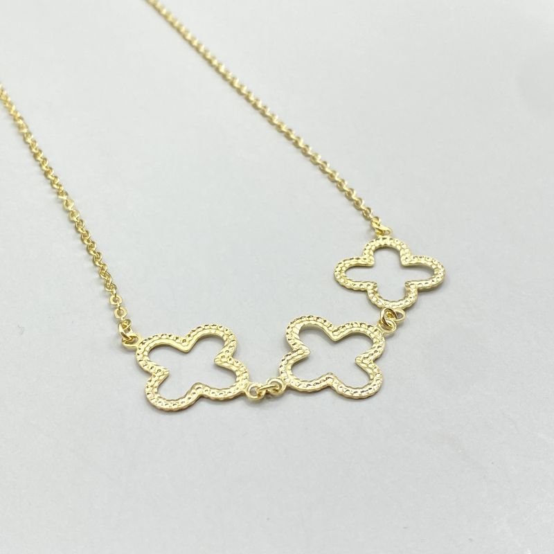 Colar Folheado com 3 Trevos Vazados Borda Bolinhas Delicado