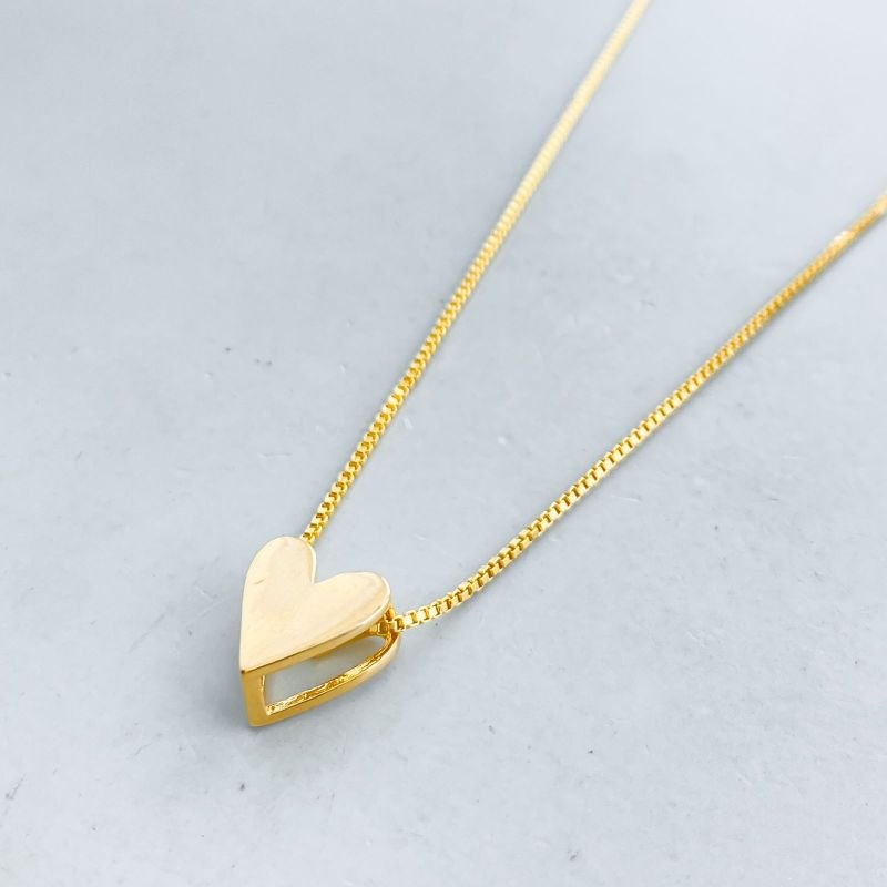 Colar Folheado Coração Liso Laterais Vazadas