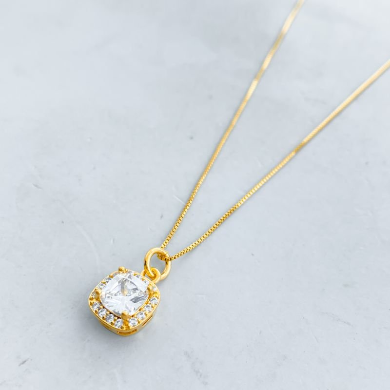 Colar Folheado Pedra Quadrada Borda Cravejada