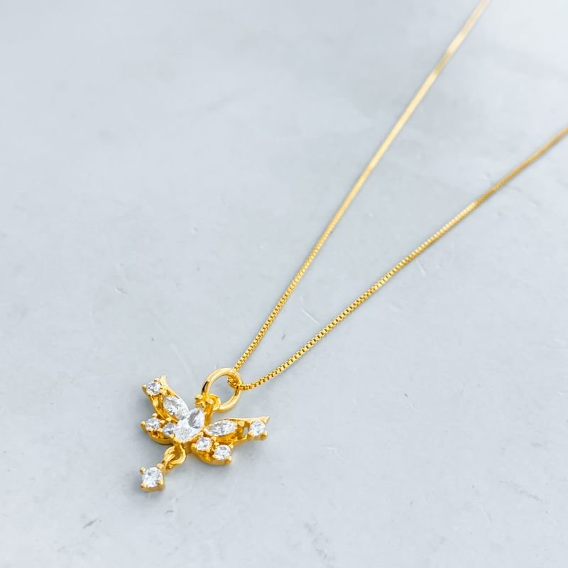 Colar Folheado Pomba Cravejada Pedrinhas