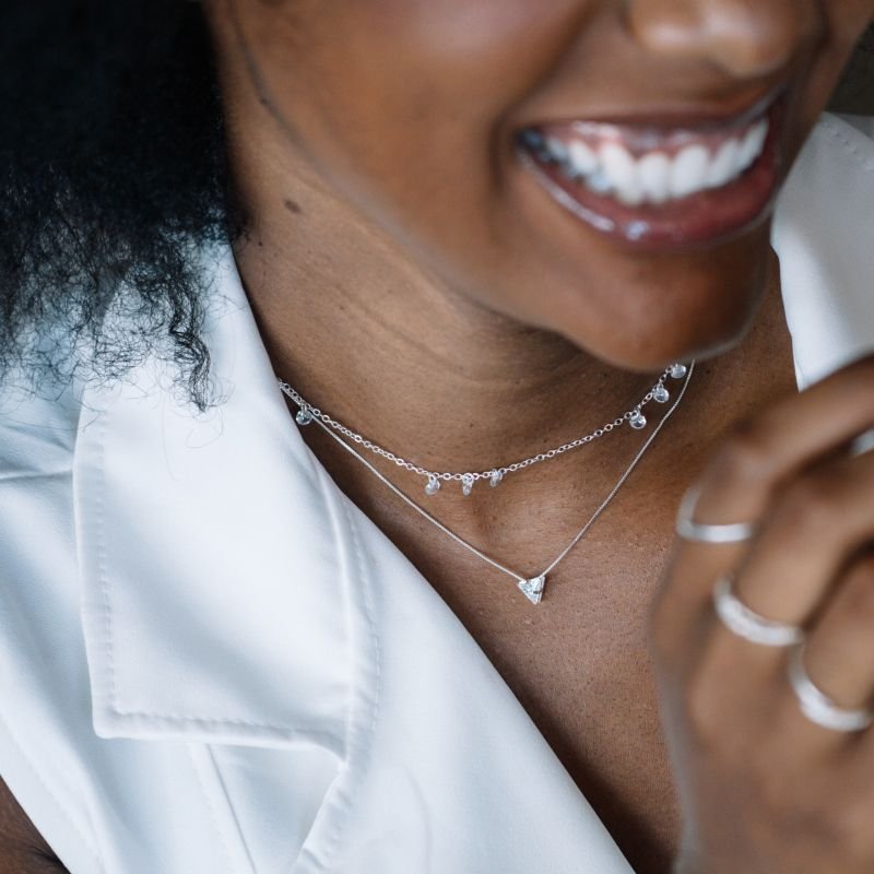 Colar Prata Leve Choker 9 Pedrinhas