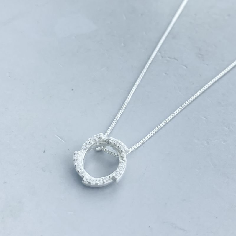 Colar Prata Redondo Vazado Cravejado