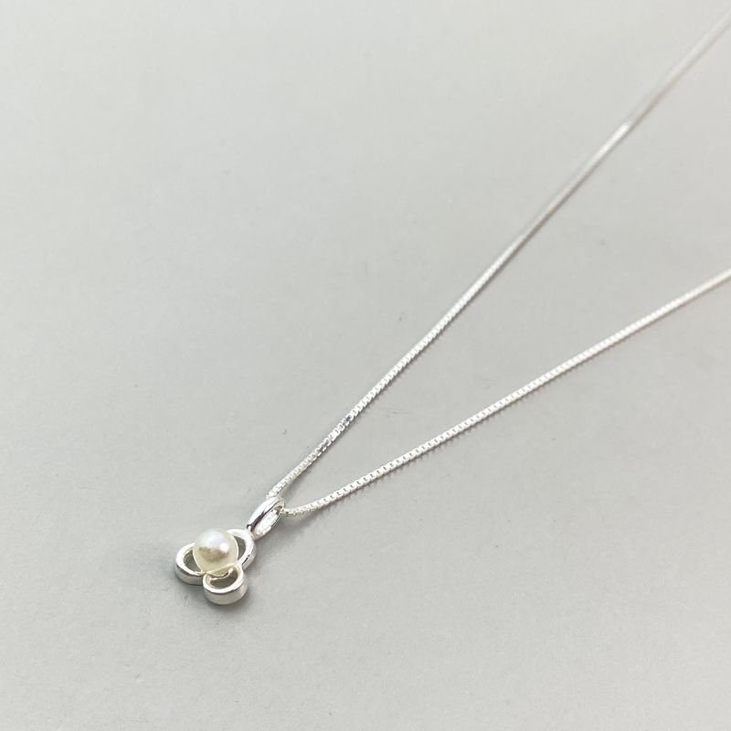 Colar Prata925 Flor com 3 Pétalas com 1 Pérola Delicado