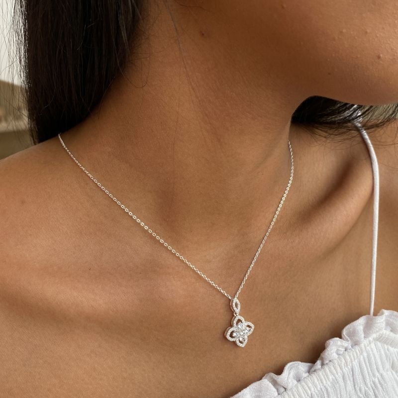 Colar Prata925 Flor Dupla Cravejada Vazada com Pedrinhas