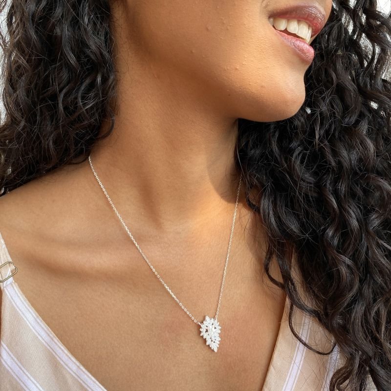 Colar Prata925 Losango Folhinhas Cravejadas Pedras Baguetes