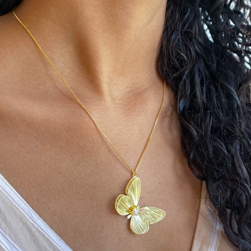 Colar Semijoia Borboleta Dupla Aros Vazados com 1 Pedra Navete