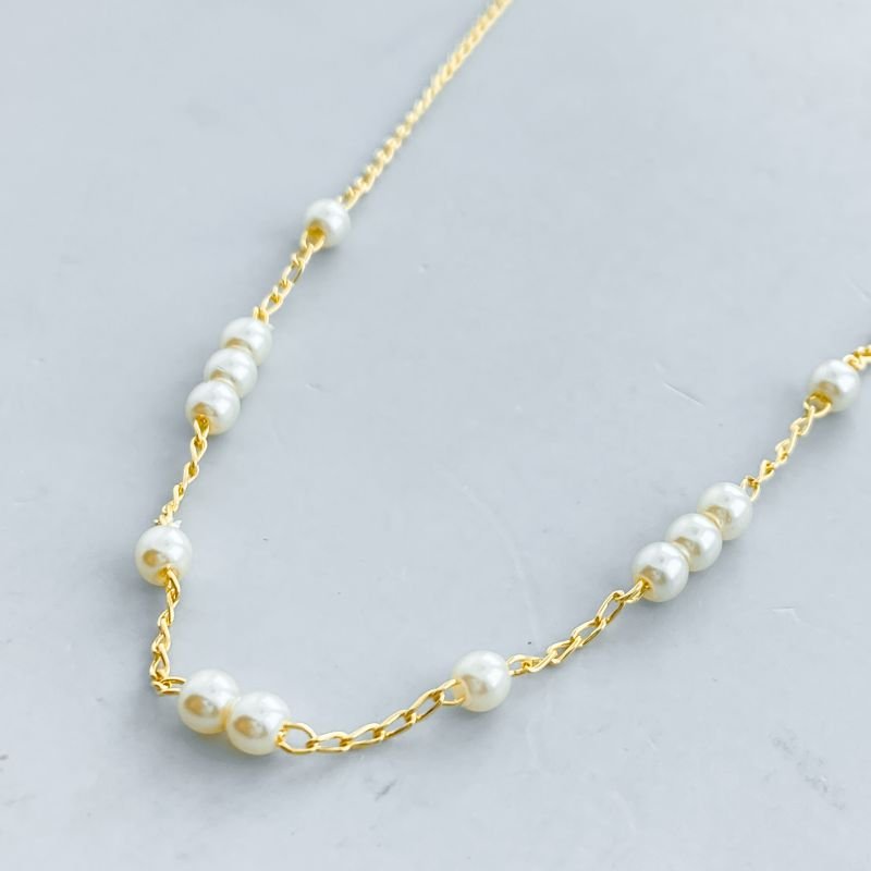 Colar Semijoia com 12 Pérolas Pequenas