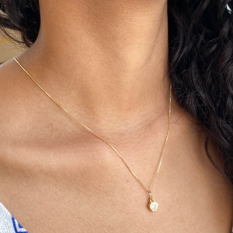 Colar Semijoia com Coração de Zircônia Borda Lisa Delicado