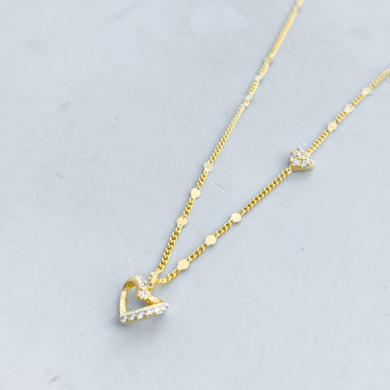 Colar Semijoia Coração Vazado Pedrinhas Coração Cravejado na Corrente