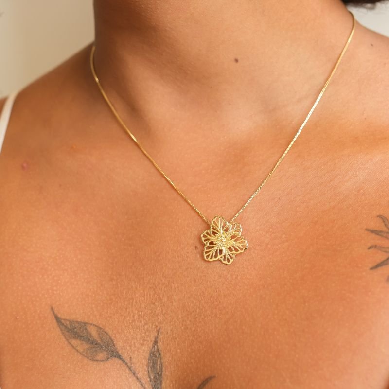 Colar semijoia flor vazada