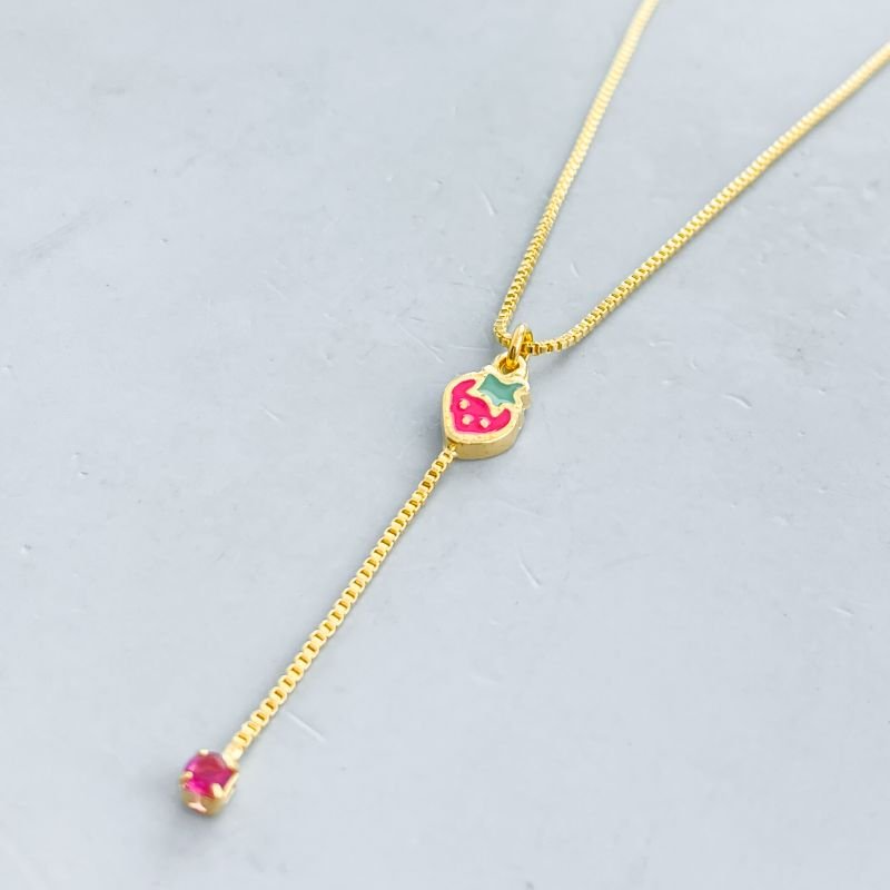 Colar Semijoia Gravatinha Morango Resinado com 1 Pedrinha