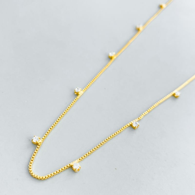 Colar Semijoia Longo com 14 Pedrinhas Delicado