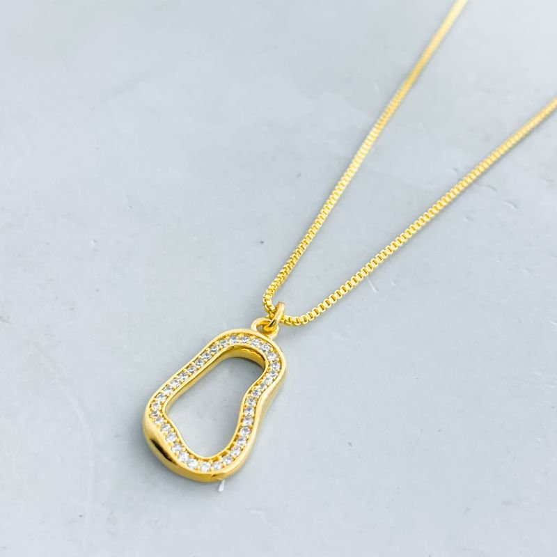 Colar Semijoia Oval Orgânico Vazado Cravejado