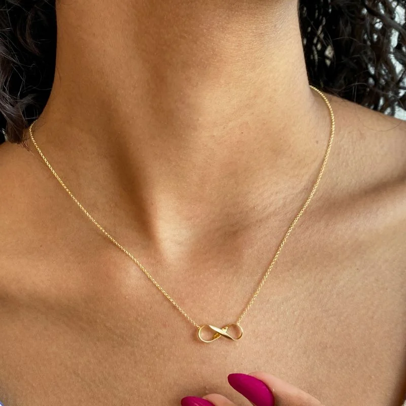 Colar Semijoia Pingente Infinito Vazado Torcido