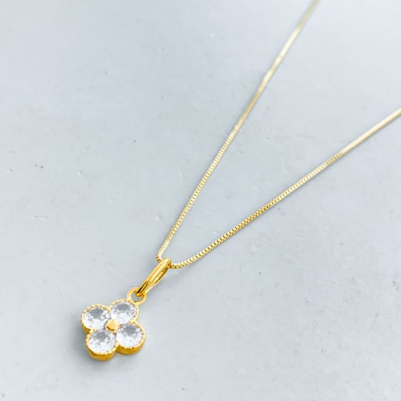 Colar Semijoia Trevo Zircônias Borda com Bolinhas