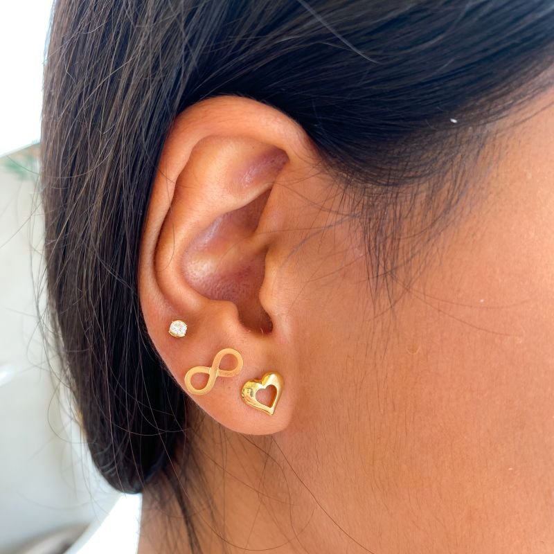 Combo de Cartela Brinco Semijoia Kit com 3 Coracão, Infinito, Vazado e Ponto de Luz com Borda