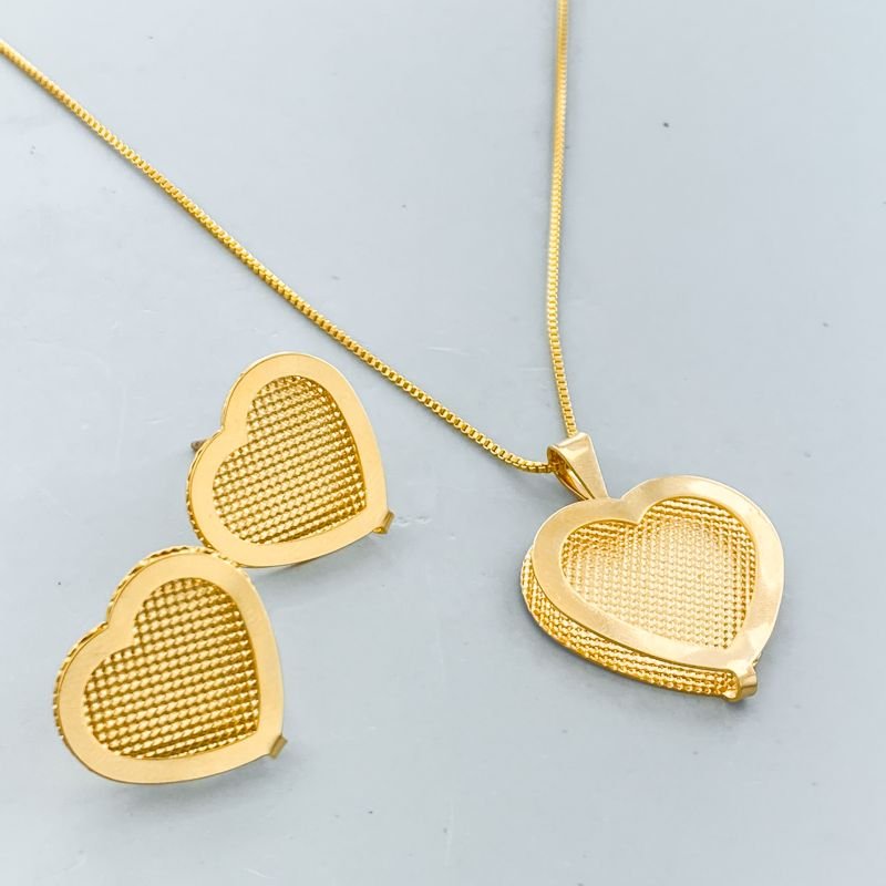 Conjunto Folheado Liso Coração 3D Fundo Craquelado