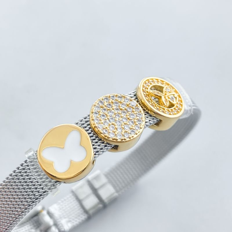 Pulseira Banho Diamante Charms com Berloques Redondos Cravejados e Borboleta Resinada