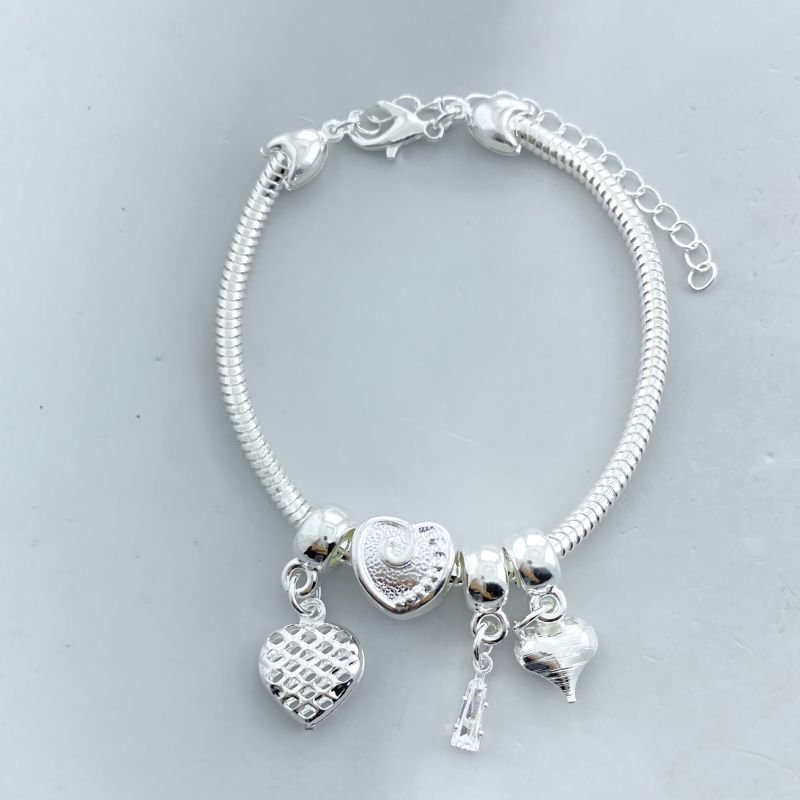 Pulseira Banho Diamante com Berloques Coração Separador Pedra