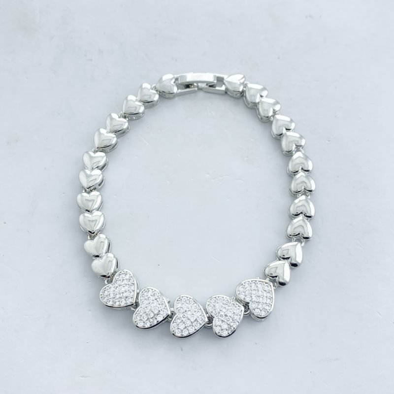 Pulseira Banho Diamante Delicada Lisa Coraçõese e 5 Cravejados com Fecho