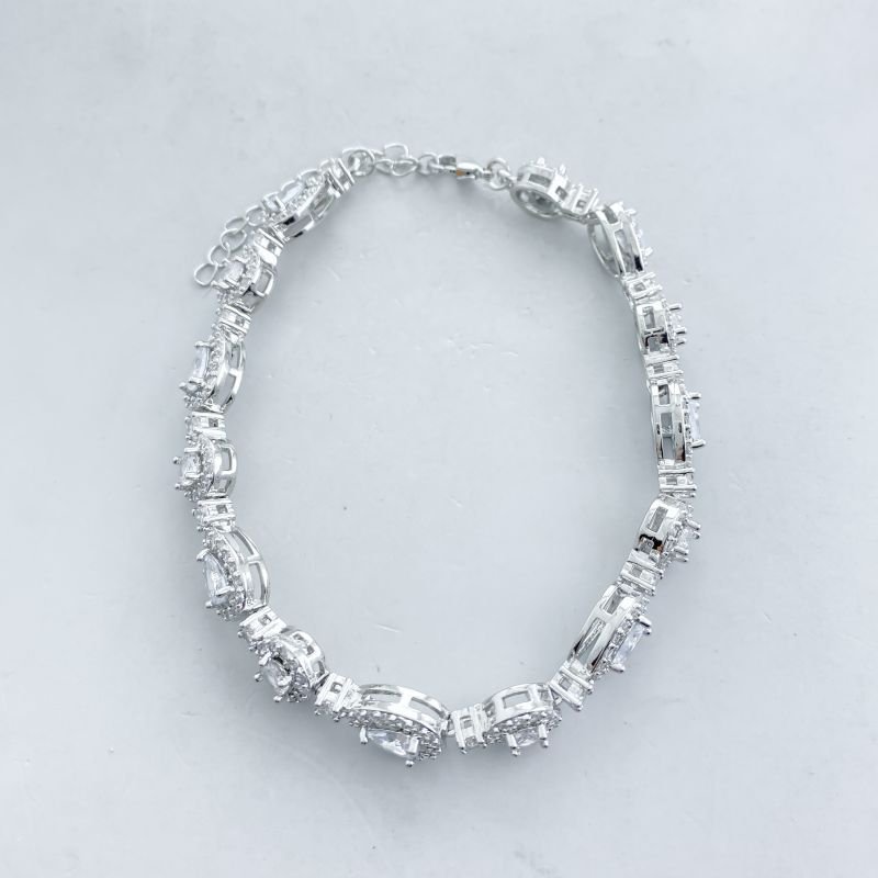 Pulseira Banho Diamante Pedras Gotas e Redondas Bordas Cravejadas