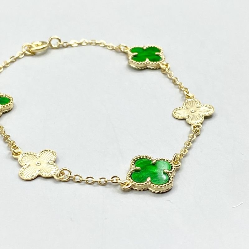 Pulseira Folheado com 5 Trevos Resinados e Drapeados Delicado