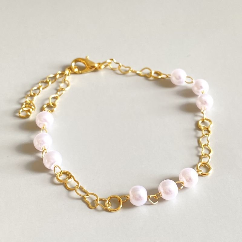 Pulseira Folheado Elos Corações com 9 Pérolas Delicado
