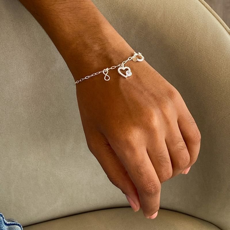 Pulseira Prata Leve Elos Cadeados Coração Vazado Pedrinha e Infinito