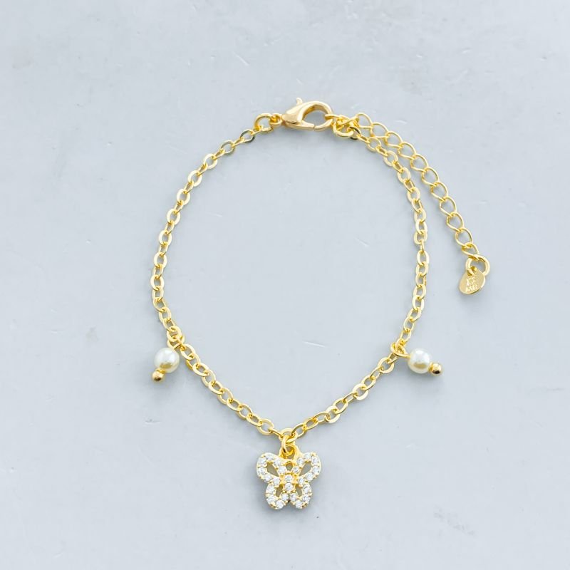 Pulseira Semijoia Delicada Borboleta Cravejada Vazada e com 2 Pérolas