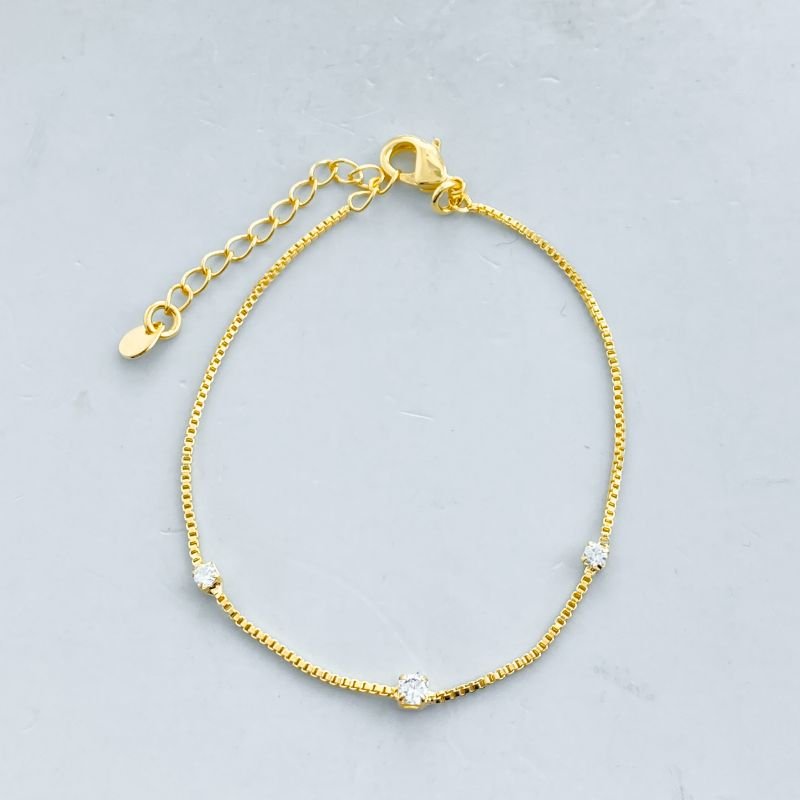 Pulseira Semijoia Delicada com 3 Pedras