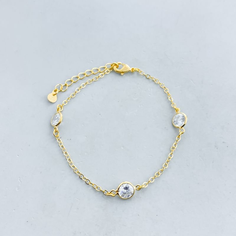 Pulseira Semijoia Delicada Cravejada com 3 Pedras Zircônia